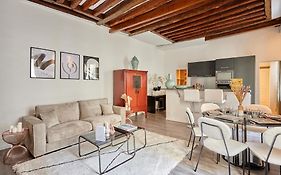 Apartment Center Of Paris By Studio Prestige