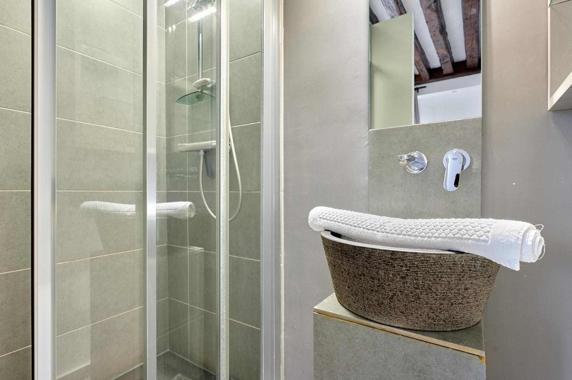 Apartment Center Of Paris By Studio Prestige Exterior foto